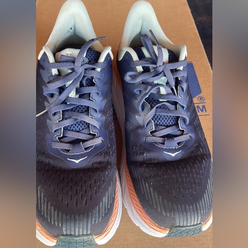 Hoka Clifton 7 women’s size 10